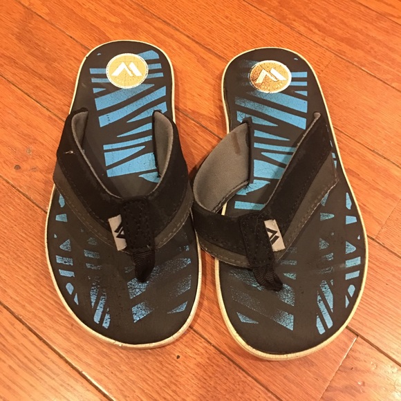 youth boys flip flops